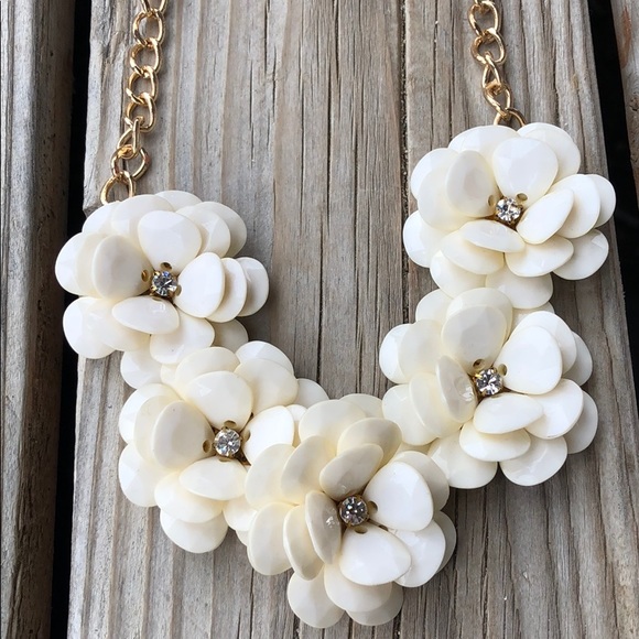BaubleBar Jewelry - BaubleBar Creme Floral Acrylic Crystal Necklace!